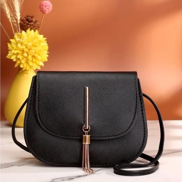 Handbags - ⚠️Clearance🖤Mini Saddle Bag Black